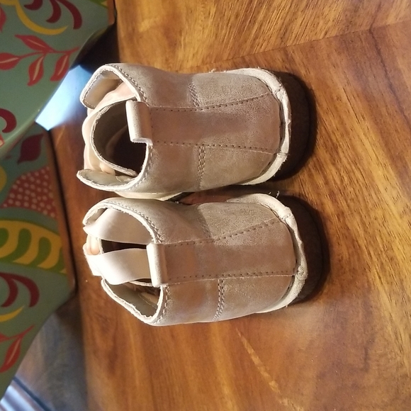 GIRLS CARTER'S BOOTIES....Size: US 11 - Picture 5 of 5